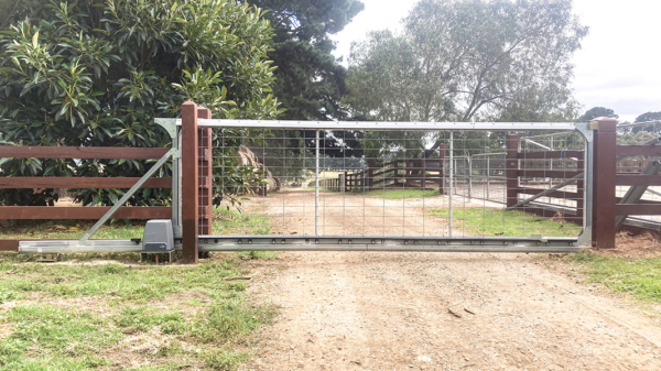 240V AC Powered Sliding Gate Motor suitable for gates up to 800kg (GTR061) - Image 3